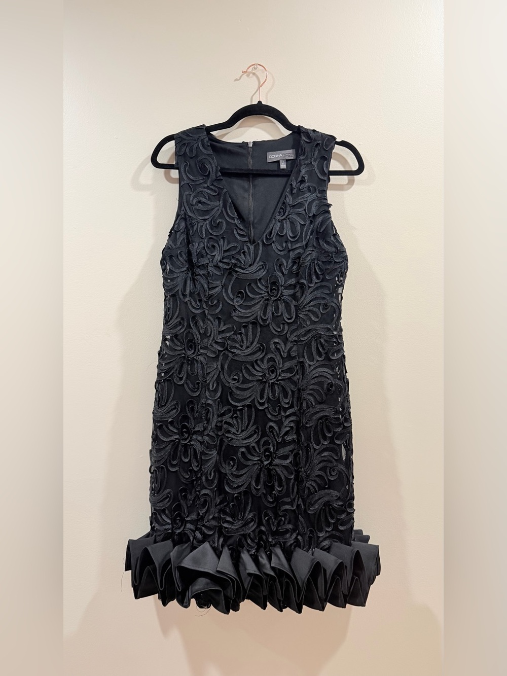 Donna Ricco Black Floral Applique V-Neck Mini Dress
